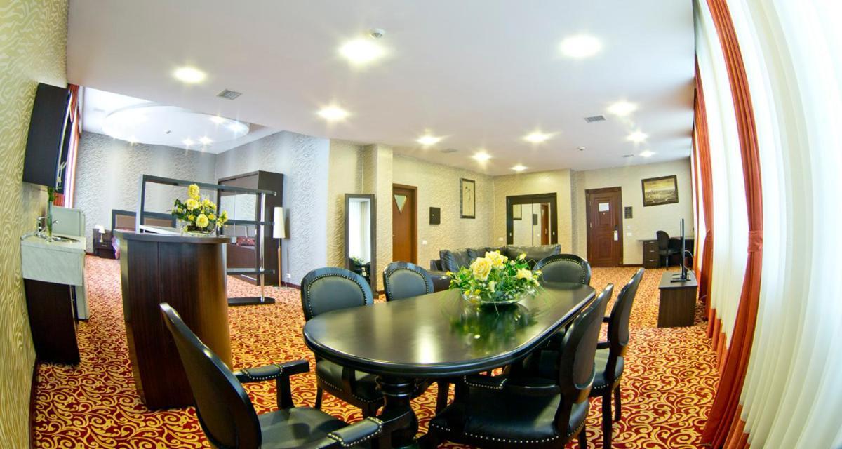 Ambassador Hotel 바쿠 외부 사진